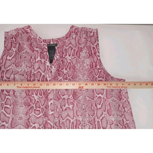 Chelsea and Theodore Women's V-NECK Red Animal Print Sleeveless  Top  Sz XXL - Picture 7 of 9